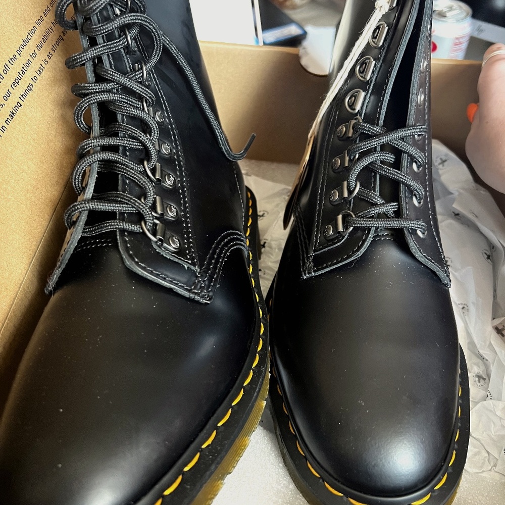 Black Pascal Verso Doc Martens